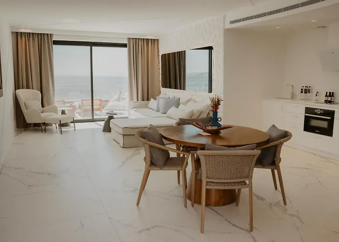 Tagoo Hills Aparthotel 4*